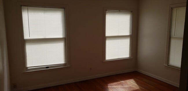 Building Photo - CUTE 2 bedroom, 1 bath home!!!