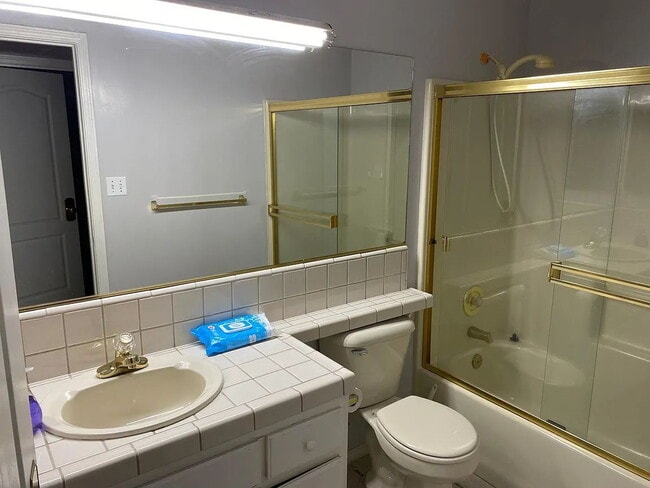 Building Photo - Location, location, location! This charming home is located in the much desired Northwest area of...