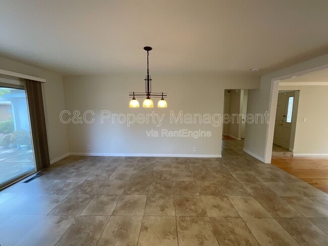 Building Photo - 1426 Ormsby Dr