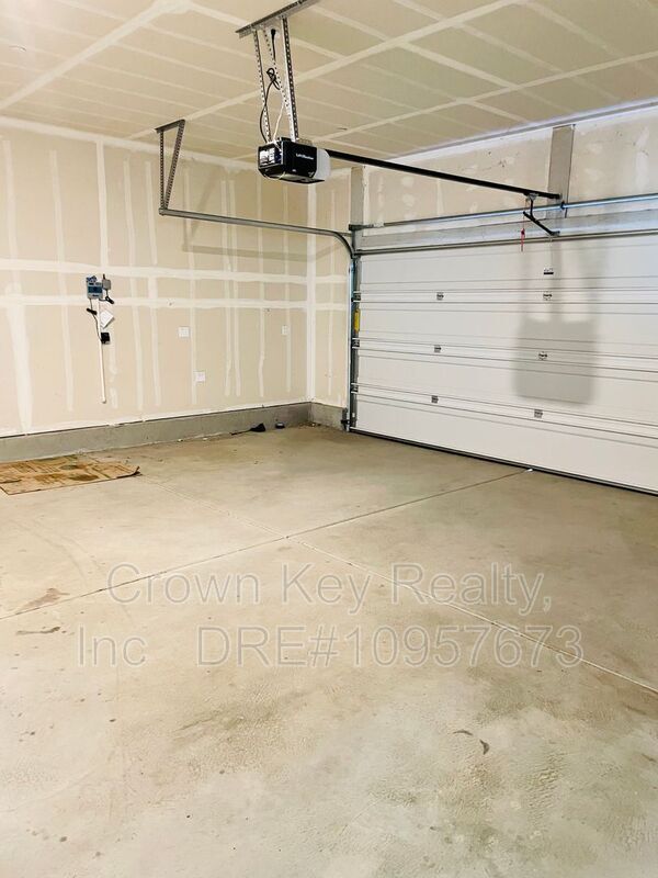 Building Photo - 6425 Dan Havicus Dr