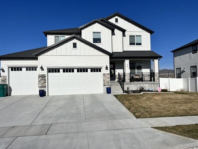 Building Photo - 46 S 2920 W