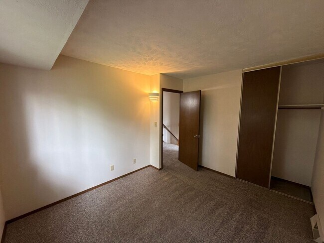 Building Photo - 4620 Grassridge Rd