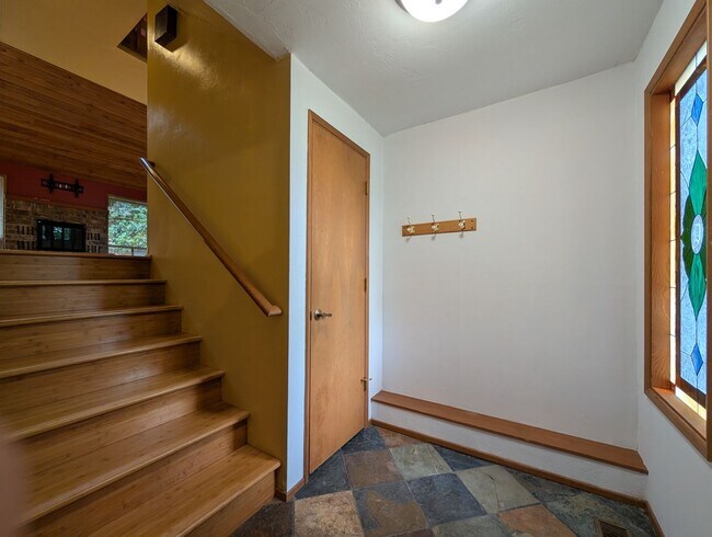 Building Photo - Fantastic 4 Bedroom, 2 Bath Home In The Th...