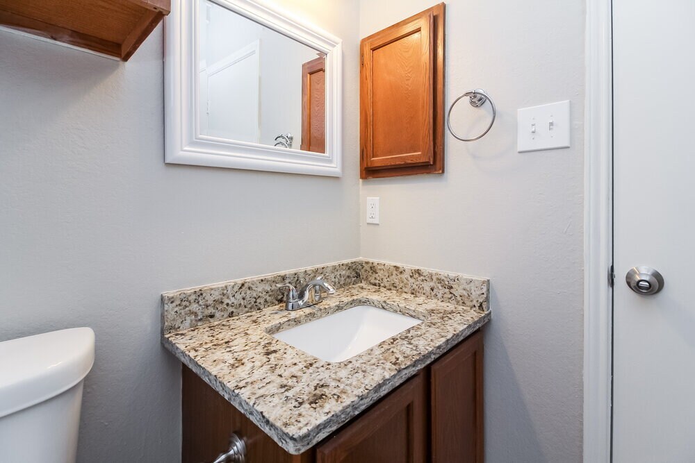 Building Photo - 8440 Auburn Dr