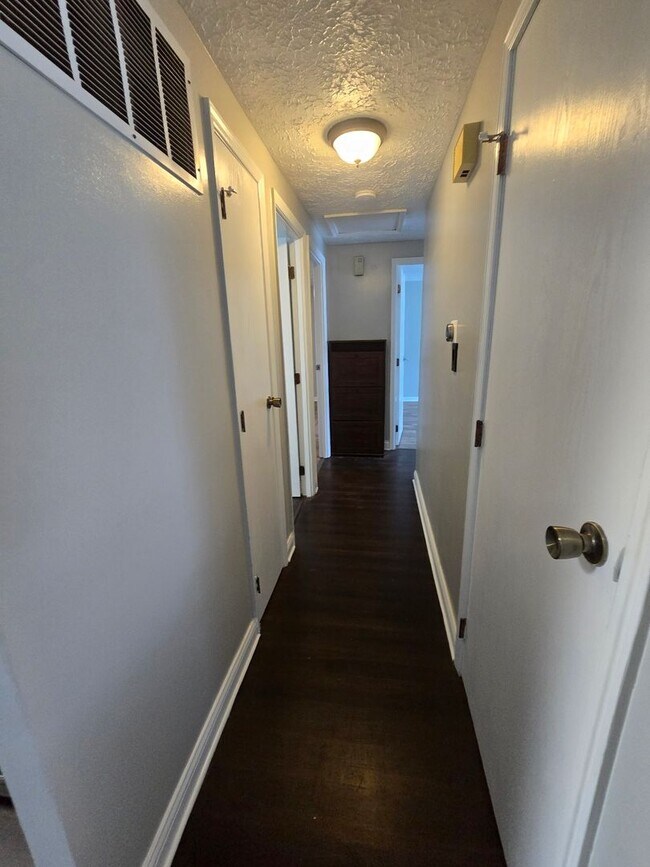 Building Photo - Beautiful 3 Bedroom with Bonus Room in Dec...