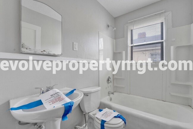 Building Photo - 100% OFF FIRST MONTH'S RENT  MOVE IN SPECI...