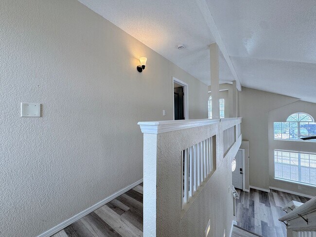 Building Photo - East El Paso Split Tri-Level 3 bed/2 bath Refrig A/C with bonus loft!