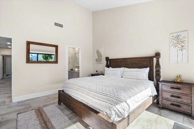 Building Photo - 48731 San Vicente St