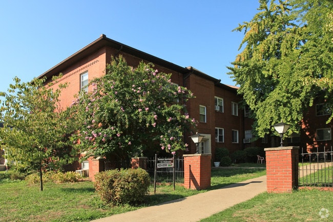 Building Photo - The Grove