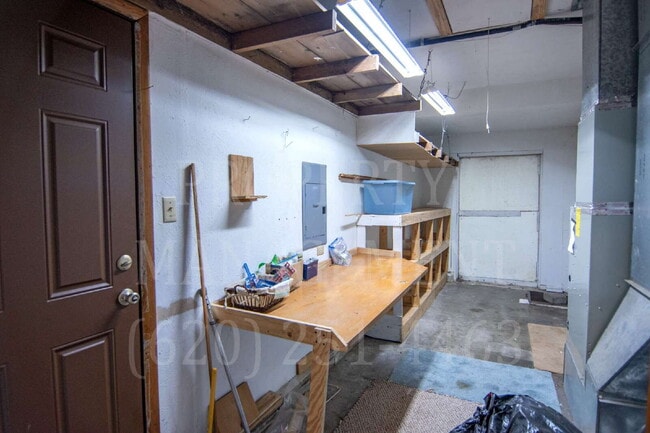Building Photo - 3-Bed, 1.5-Bath with Detached Dual-Access ...