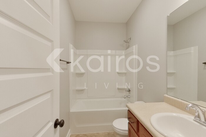 Building Photo - 8005 Shadesbrook Dr