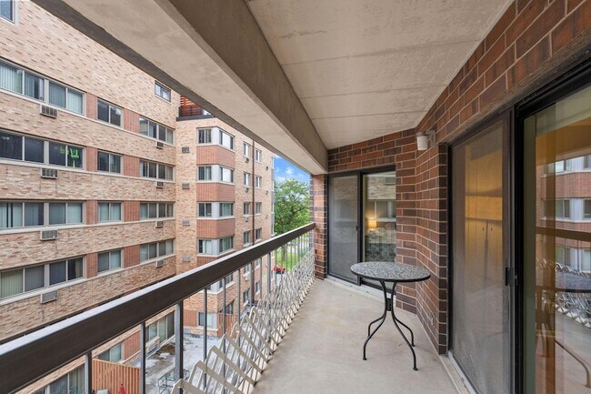 Building Photo - 2885 Knox Ave S