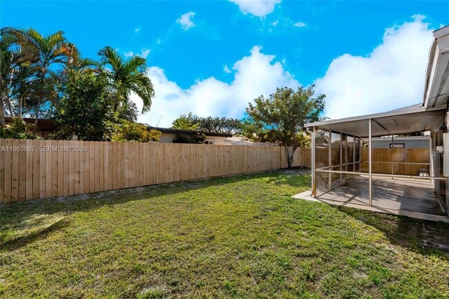 Building Photo - 621 N 70th Way