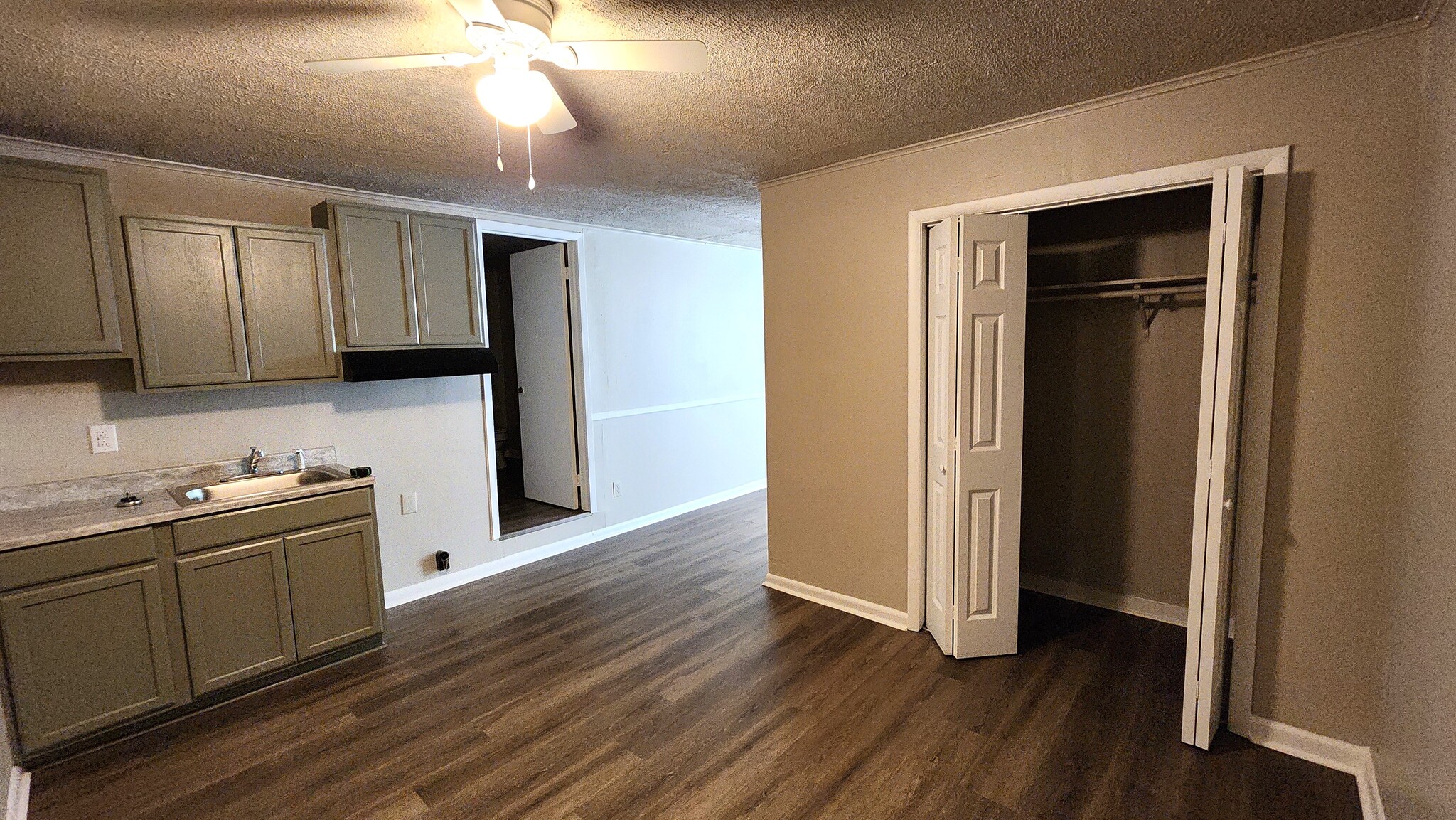 Kitchen Area/closet - 3401 Hazelwood Ln