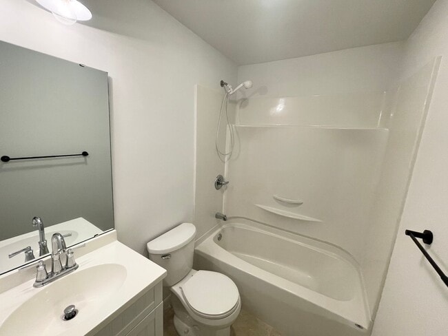 Building Photo - Charming 2-Bedroom Apartment – February Move-In Available!