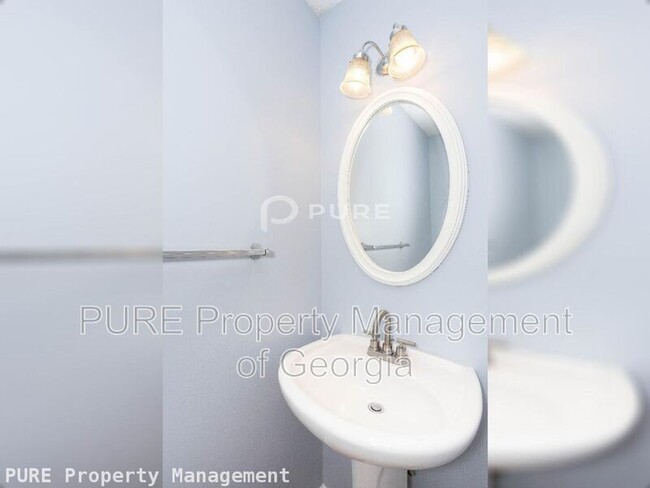 Building Photo - 457 Darter Dr NW