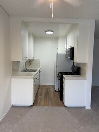 Building Photo - Camarillo Apartments