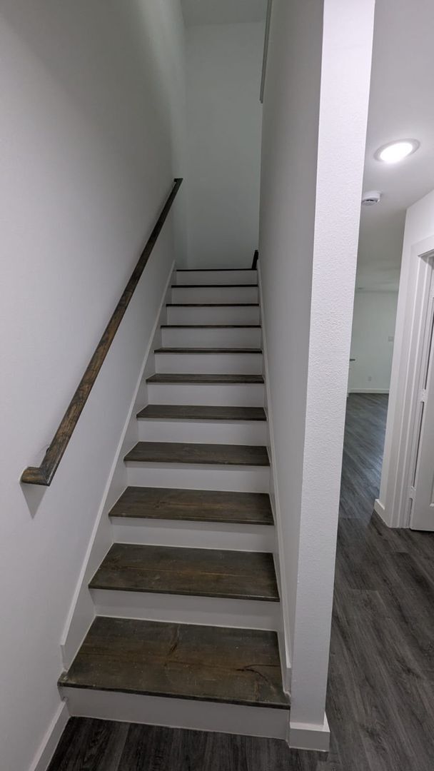 Building Photo - ? Modern 3-Bedroom Duplex with Open Layout ?
