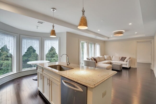 Building Photo - 55 Eton Row