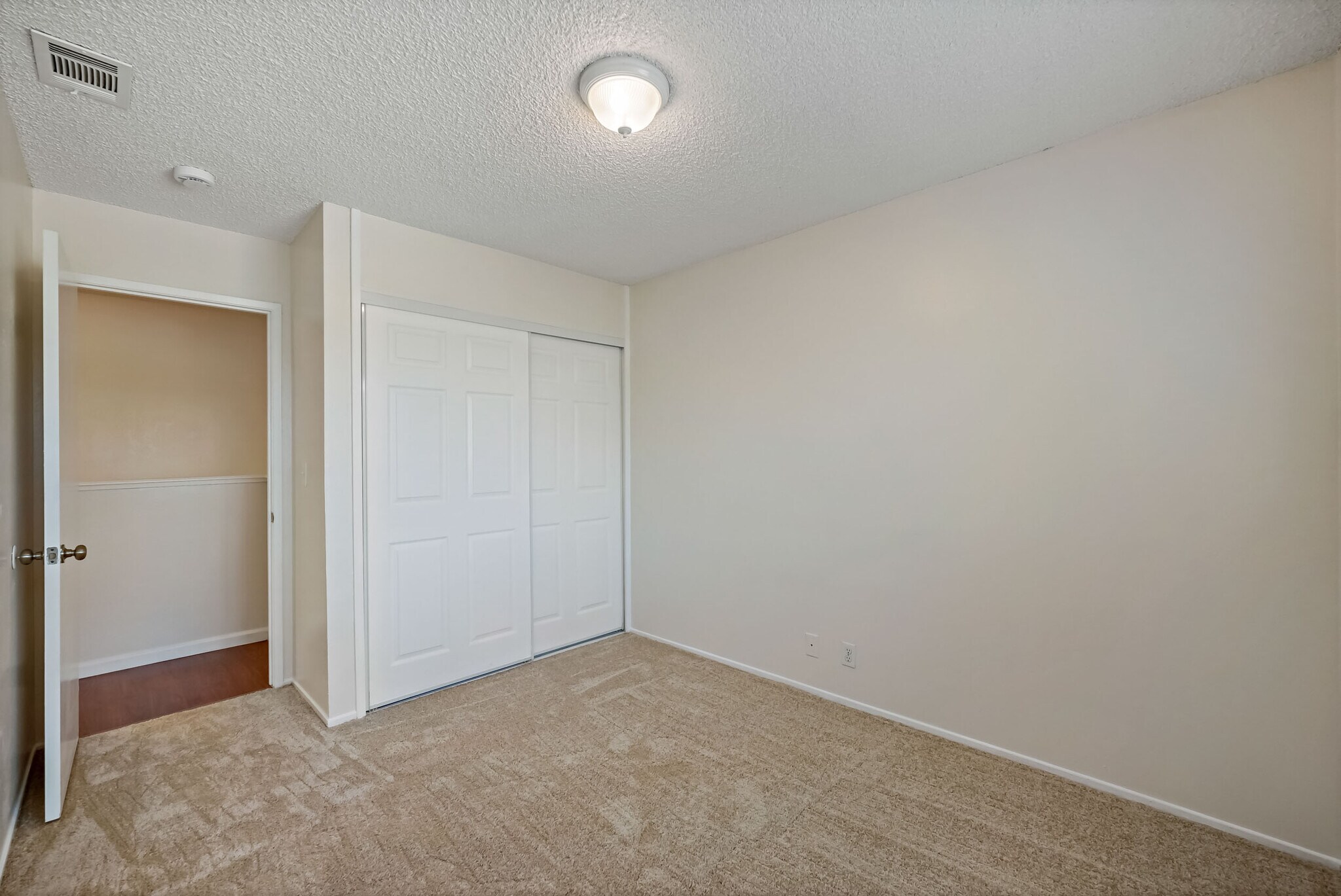 Building Photo - 490 N 5th St