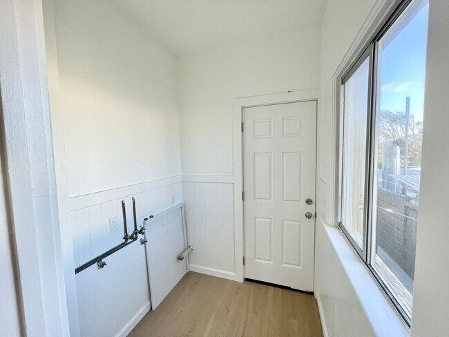 Building Photo - 1305 27th Ave