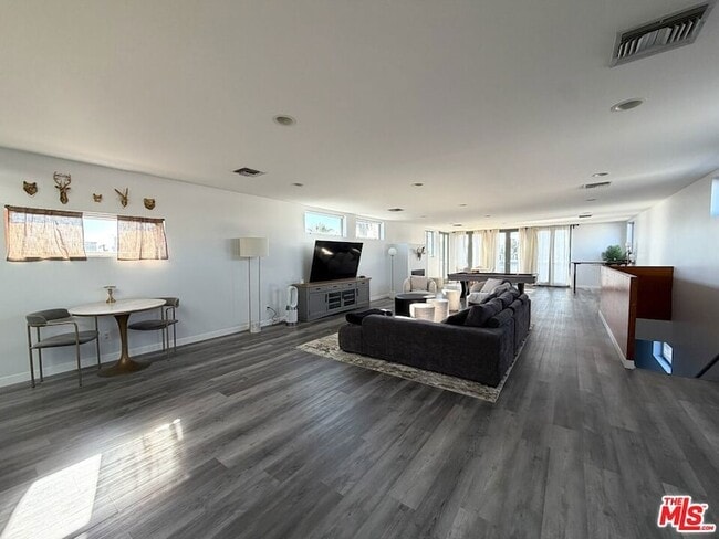 Building Photo - 46 Rose Ave