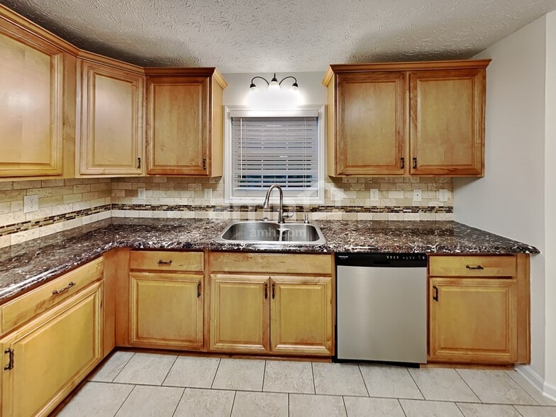 Building Photo - 2631 Abbots Glen Dr NW