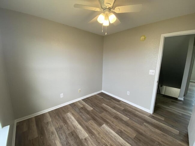 Building Photo - 2807 Cantabrian Dr