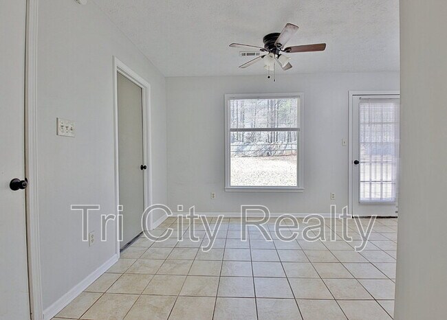 Building Photo - 210 Bella Rosa