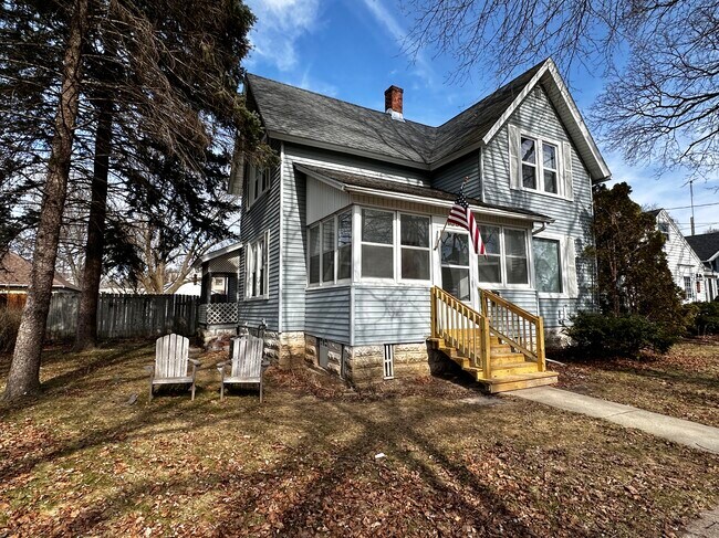 Building Photo - 1008 Giles St