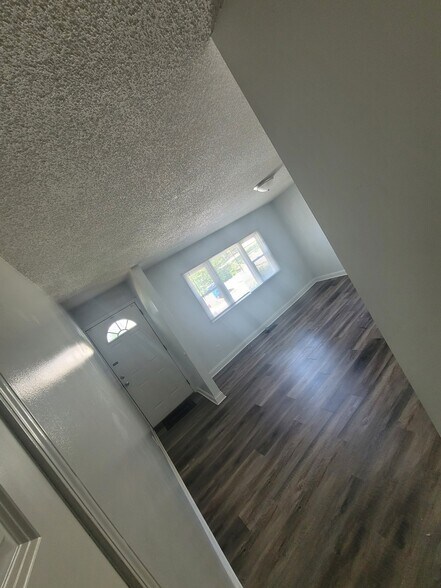 Building Photo - 612 Poplar St