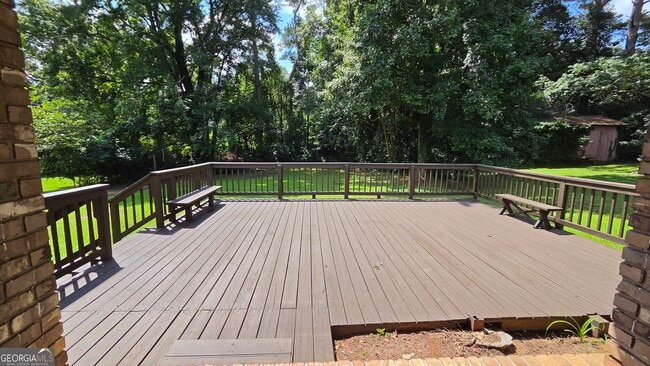 Building Photo - 715 Barnesdale Dr