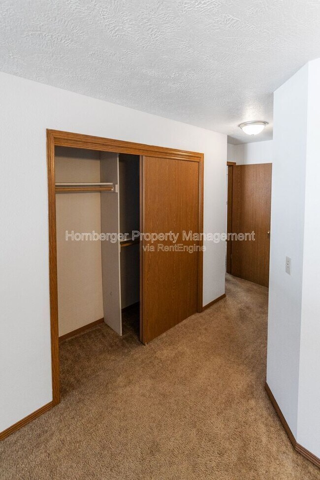 Building Photo - 1605 E 33rd Ave