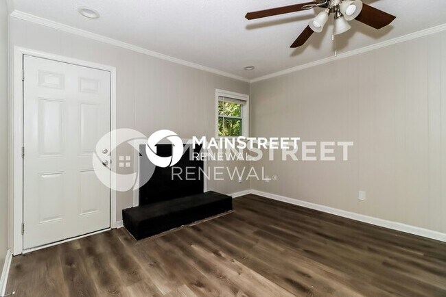 Building Photo - 3 Bedroom Pet-Friendly Home in Charlotte, NC with Main Street Renewal