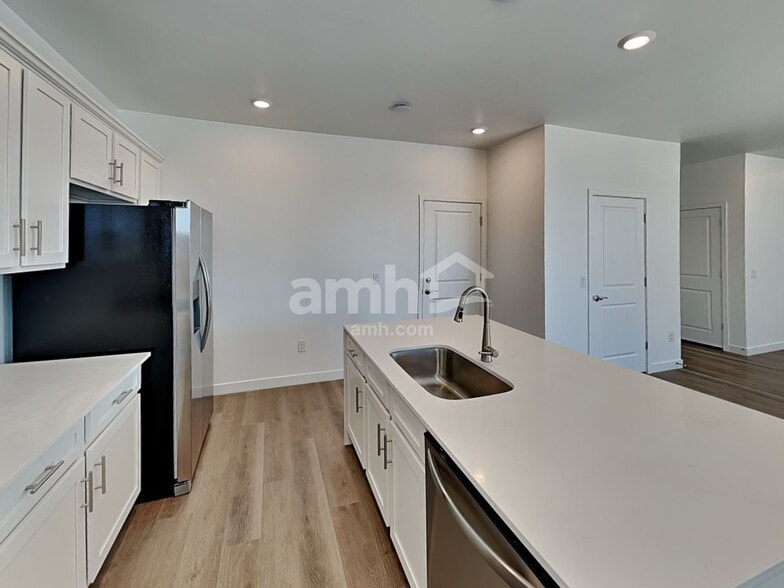 Building Photo - 6564 E Paseo Alga