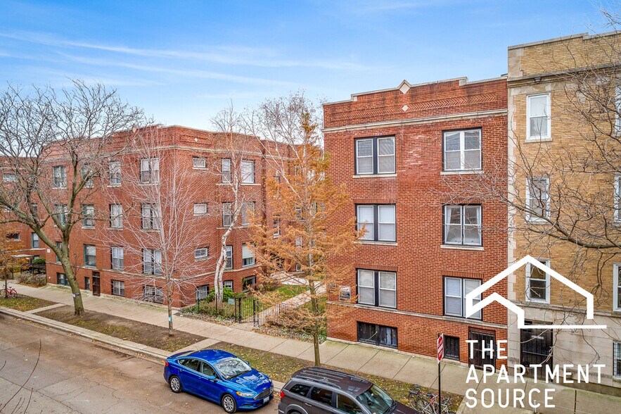 Building Photo - 853 W Cornelia Ave