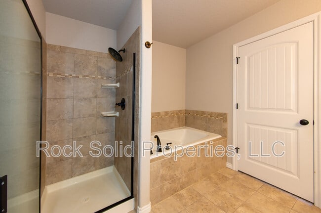 Building Photo - 3618 Woodhaven Dr