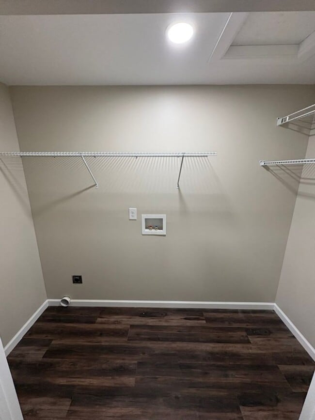 Building Photo - 844 Bales Rd