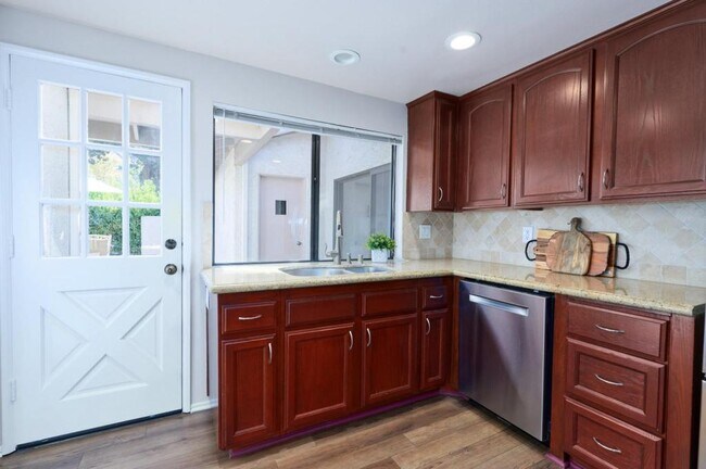 Building Photo - 667 Arroyo Oaks Dr