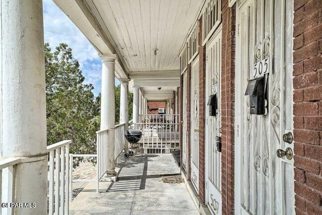 Building Photo - 505 W Missouri Ave