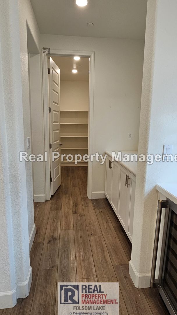 Building Photo - Upgraded 4 Bed + Loft | Solar | EV Charger | Outdoor Living | Folsom