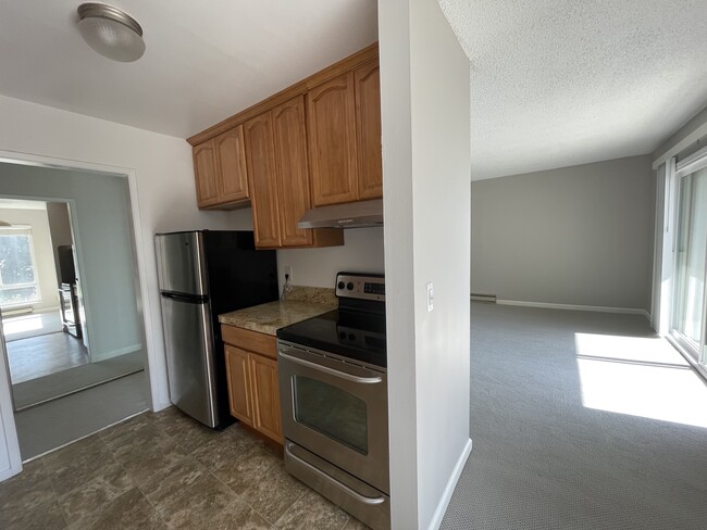 Kitchen - 2 Admiral Dr