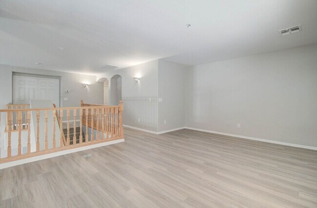 Building Photo - 2026 E County Down Dr