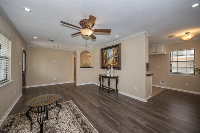 Building Photo - 11038 Waxwing St