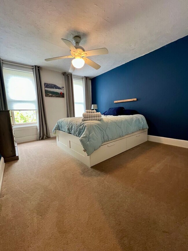 Building Photo - Stunning 2-Bedroom Townhouse in Manayunk! Available NOW!