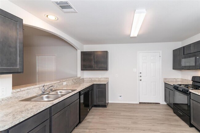 Building Photo - 2761 Madison Ct
