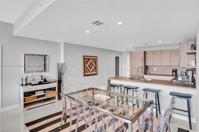 Building Photo - 400 Sunny Isles Blvd