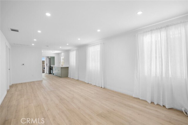 Building Photo - 10607 Whitegate Ave
