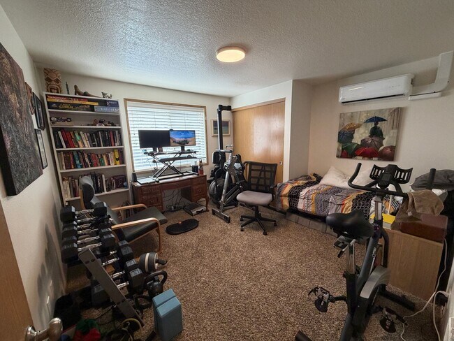 Building Photo - Modern 3 BD | 2.5 BA | 1,476 SF | 1-Car Garage | Solar Panels | Mountain View Community