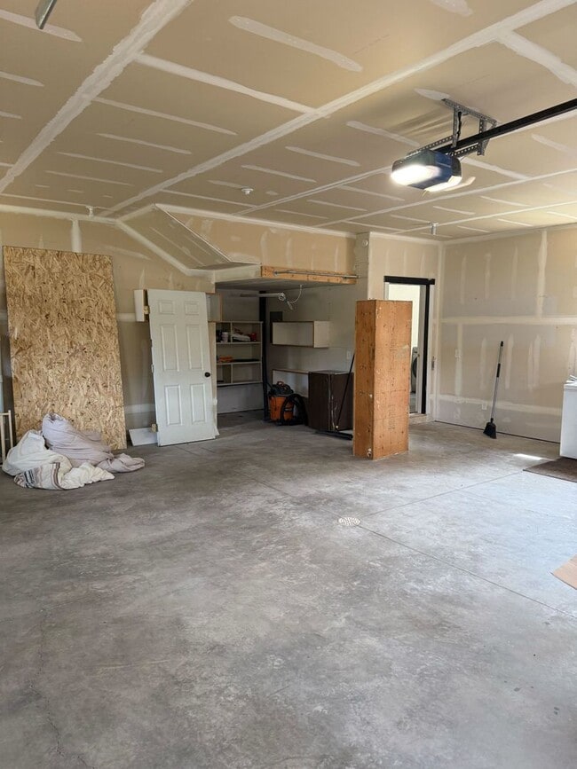 Building Photo - 1533 3rd Ave W